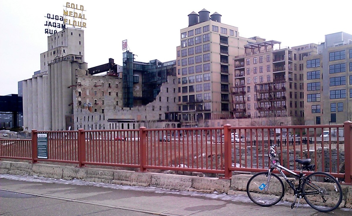 Crossing the Stone Arch Bridge (Day 2, #30daysofbiking)