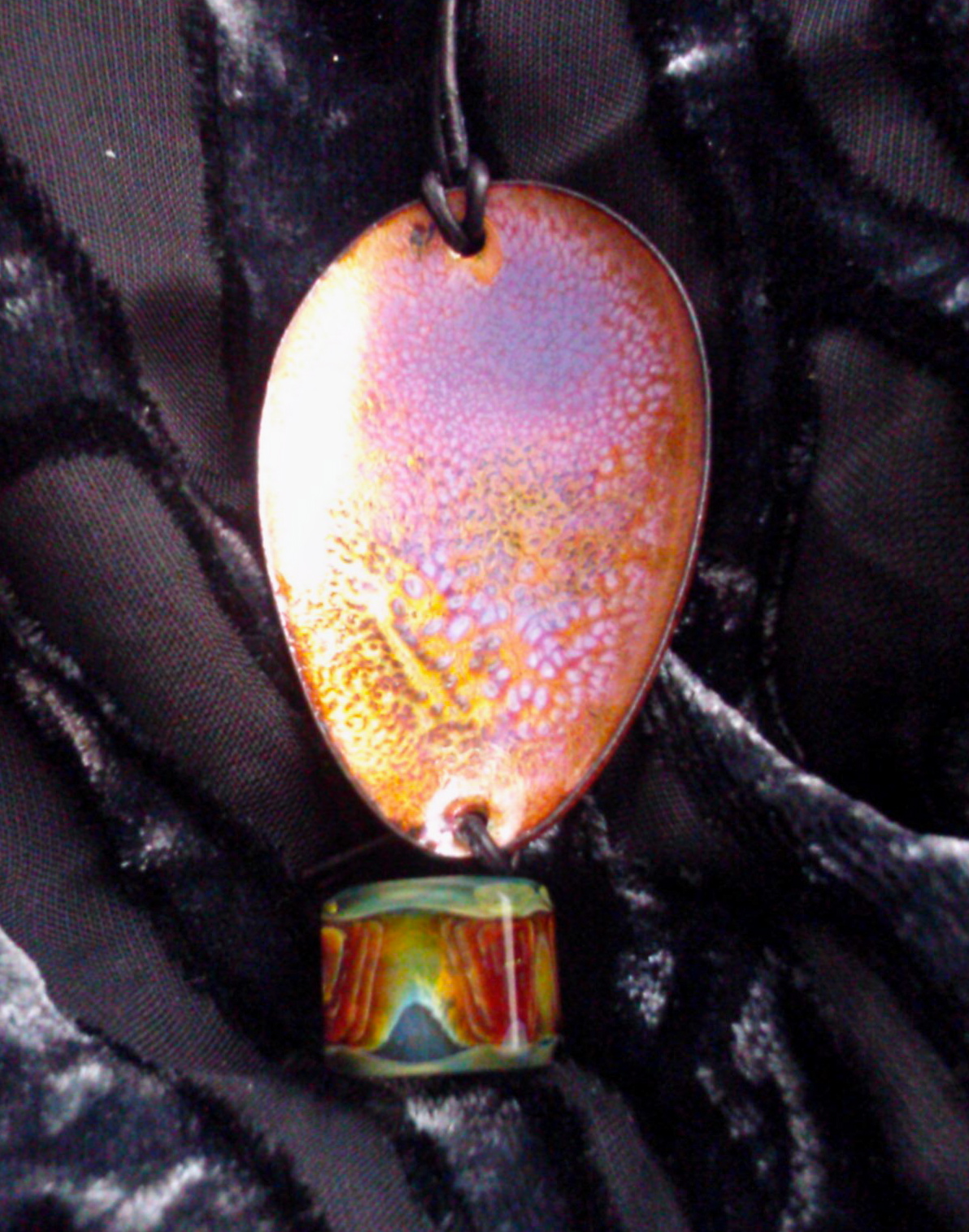 The two pieces haven't been united yet, but here you have an idea (and can see the generous gifts from Anne and Anna)!